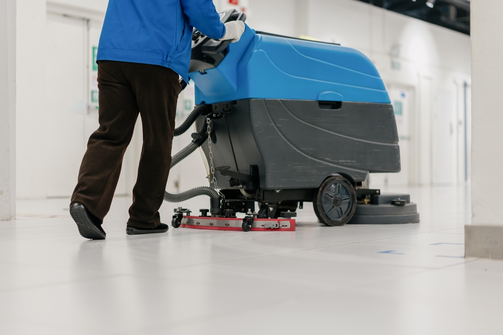 women,is,cleaning,floor,with,machine